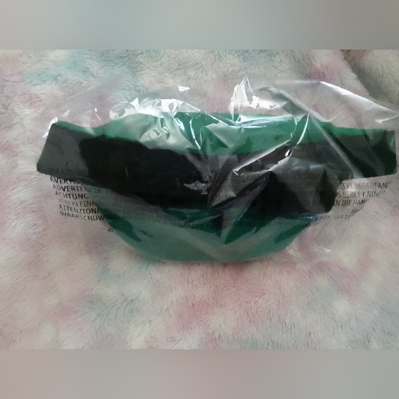 Mac X Stranger Things Fanny Pack - Picture 2 of 2